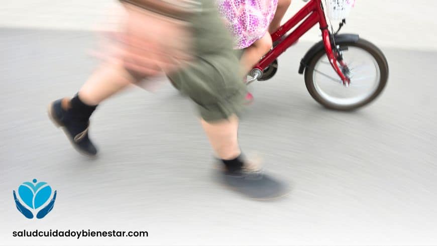Cómo enseñar a los niños a montar en bicicleta con seguridad
